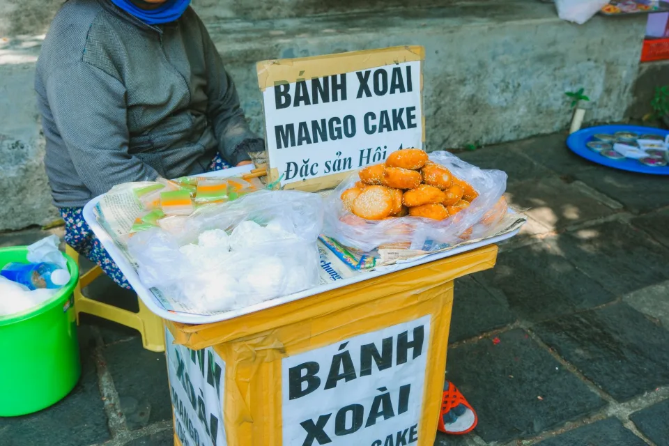 Bàn ăn tại Lộc Cà Phê